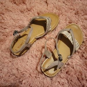Toms Lexie Canvas sandal size 6.5W. Brand new. Never worn.